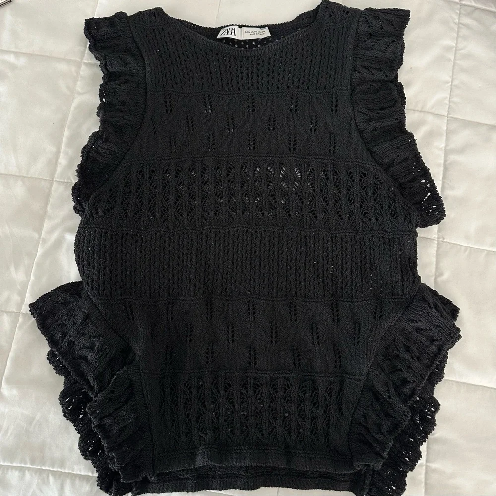 Zara Black Crochet Sleeveless Blouse - Picture 2 of 5